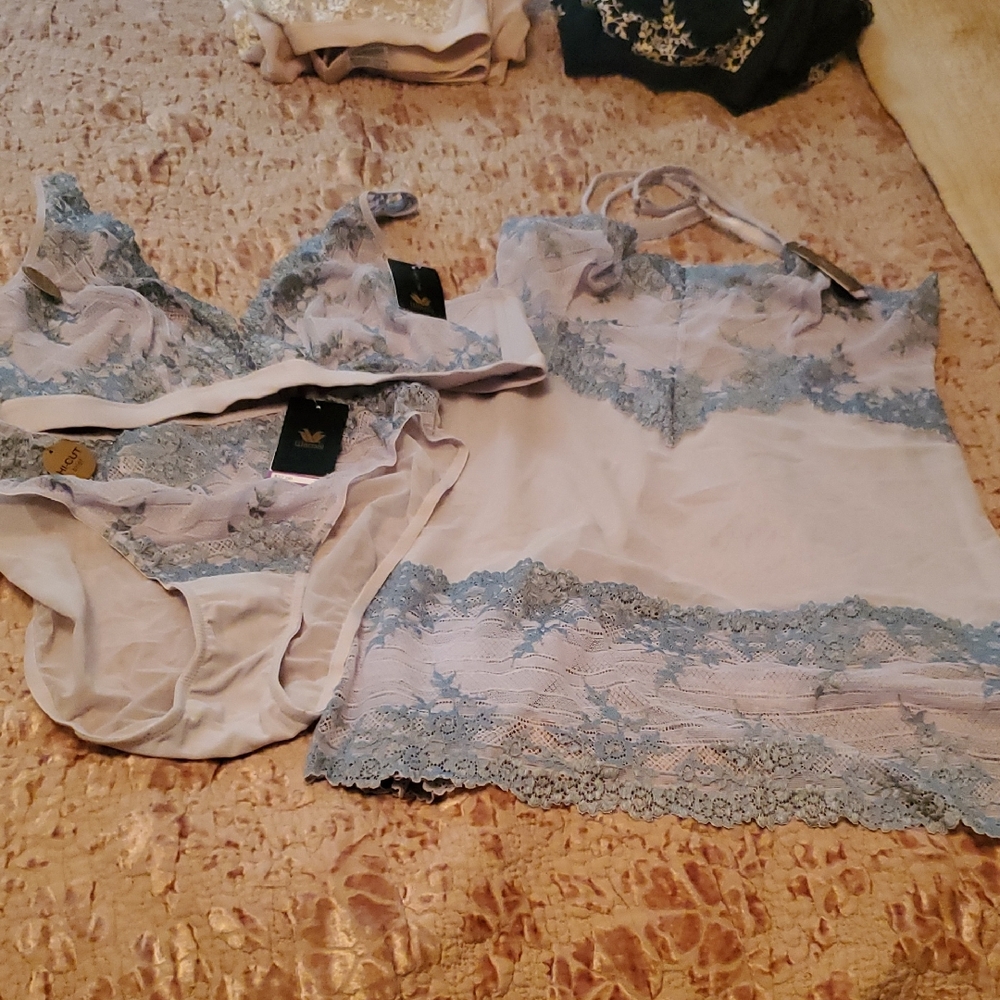 NWT PLUS SZ WACOAL EMBRACE LACE  PIECE UNDERGARMET SET